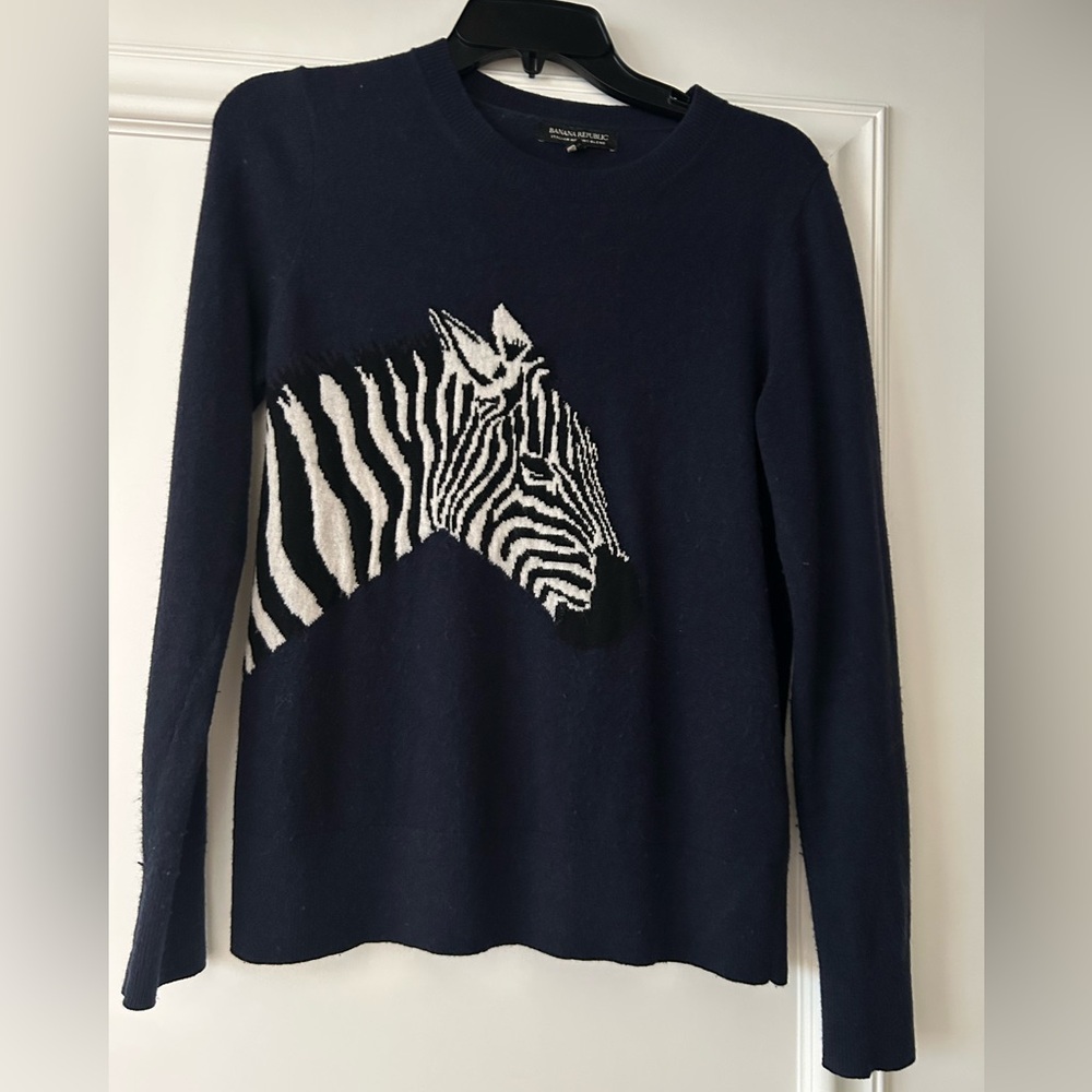🦓💙Banana Republic Dark Blue Sweater with Zebra Pattern🦓🦓